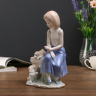 Сувенир керамика "Девчушка со щеночками на скамейке" 25х15х9 см - Фото 4