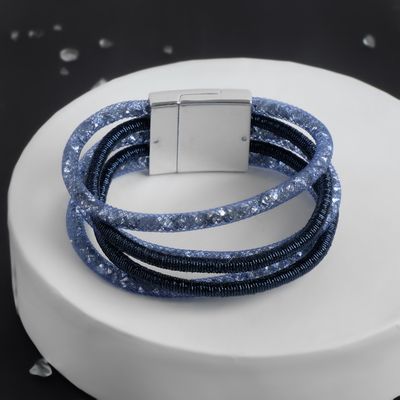 Браслет «На магните» со стразами, цвет тёмно-синий в серебре, 20см