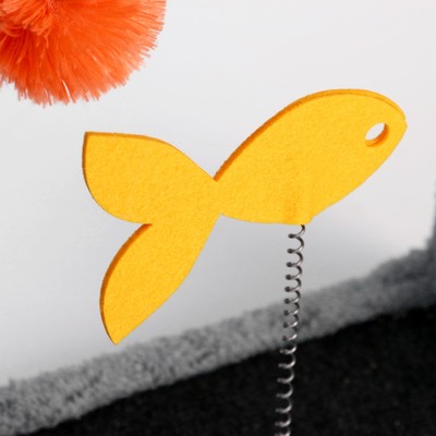 Игрушка для кошек с 3 дразнилками "Куб", 35 х 35 х 15 см, микс цветов