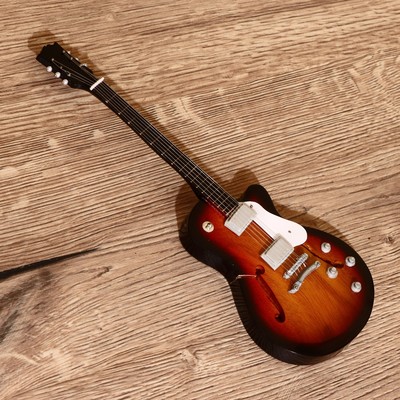 УЦЕНКА Гитара сувенирная "Gibson Es" чёрно-жёлтая, на подставке 24х8х2 см