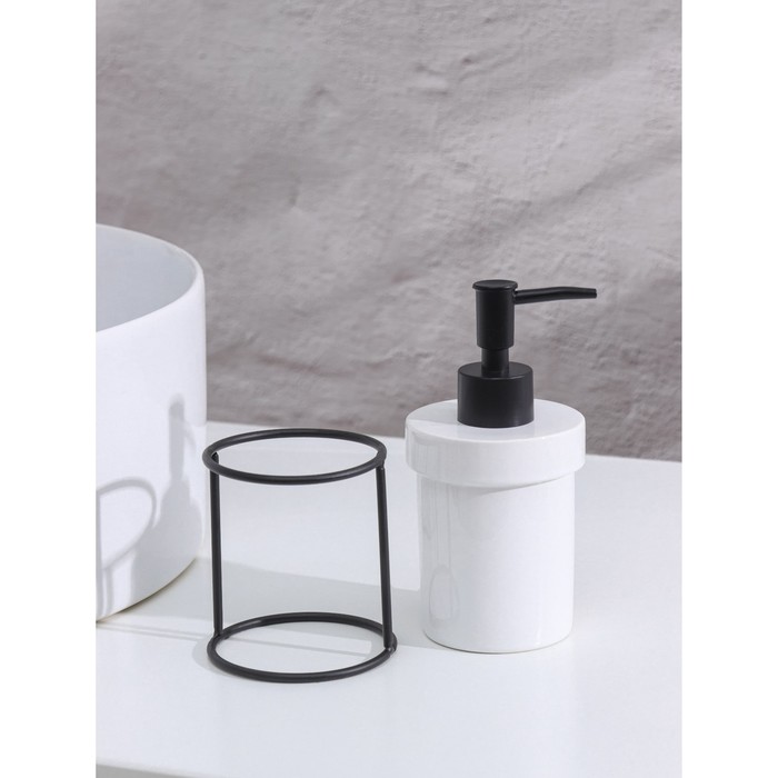 Дозатор для жидкого мыла на подставке SAVANNA «Геометрика», 250 мл, 16×7,8 см, цвет чёрно-белый - фото 1908569968
