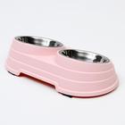 Миска металлическая двойная наклонная на пластиковом основании, 28,5 х 15 х 7 см, розовая - Фото 2