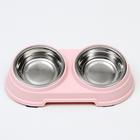 Миска металлическая двойная наклонная на пластиковом основании, 28,5 х 15 х 7 см, розовая - Фото 3