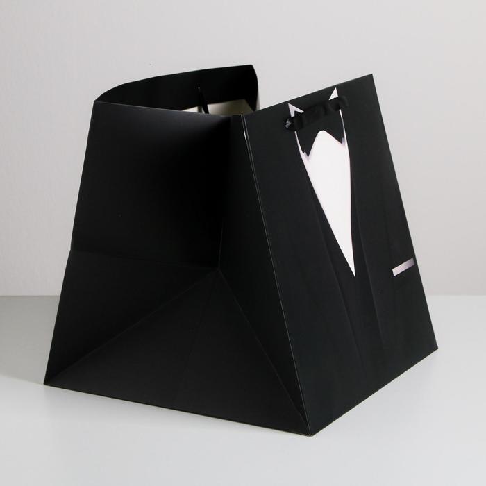 Пакет подарочный квадратный, упаковка, «Костюм», 30 х 30 х 30 см - фото 1908573320