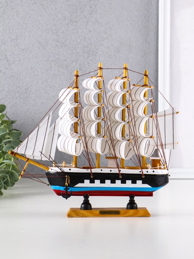 Корабль "Аркхем" четырехмачтовый с белыми парусами, 24*5*23см