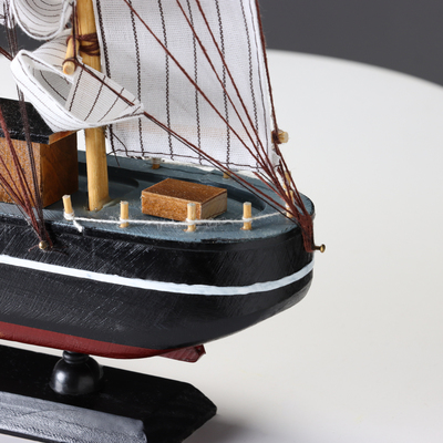 Корабль "Ла Фудр" трехмачтовый с белыми парусами, 40*5,5*33см