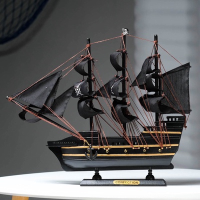 Сувенирная модель корабля «Пиратский. Веселый Роджер», борт с жёлтой полосой, 40×8.5×36 см