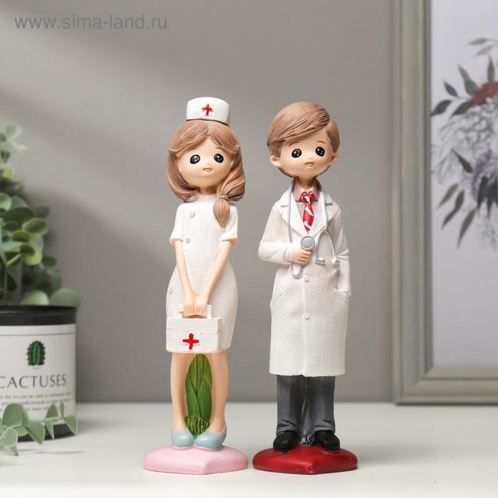 Набор фигурок полистоун «Врач и медсестра», 2 шт., 19.5×4.3×5.7 см - Фото 1