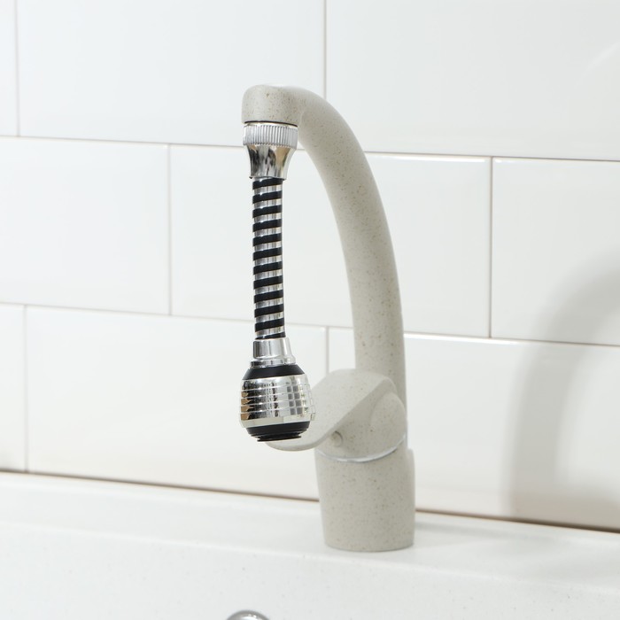 Поворотная насадка на кран Доляна «Флекс Фикс», d=1.5 см, с изменяемым углом наклона и интенсивностью струи, с сеткой - Фото 1