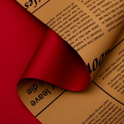 Плёнка матовая двухсторонняя «Газета на крафте» красный, 0.58×10 м