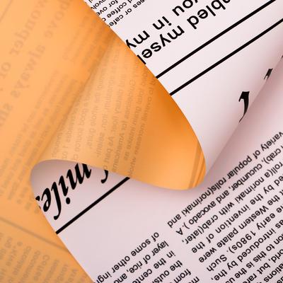 Плёнка матовая двухсторонняя «Газета на белом» персиковый, 0.58×10 м