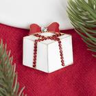 Брошь «Подарок» большой, цвет красно-белый в золоте - Фото 3