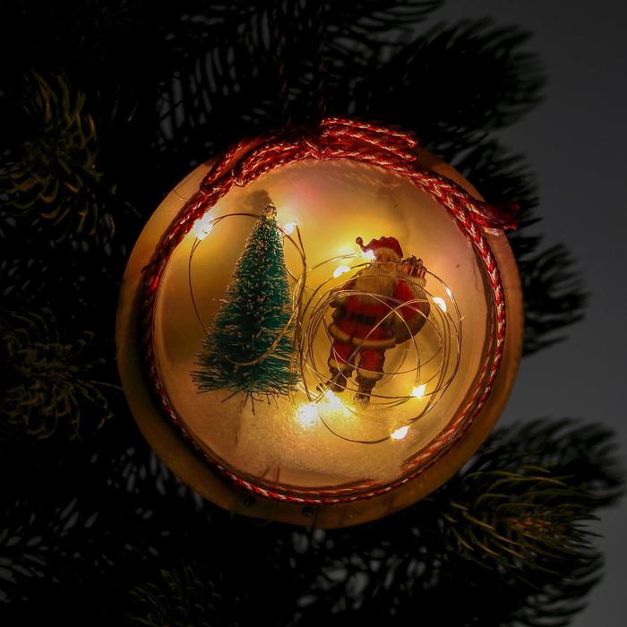 Новогодний шар с деревянной фигуркой и подсветкой «Дед Мороз и фонарь» 12х12 см - фото 1908580164