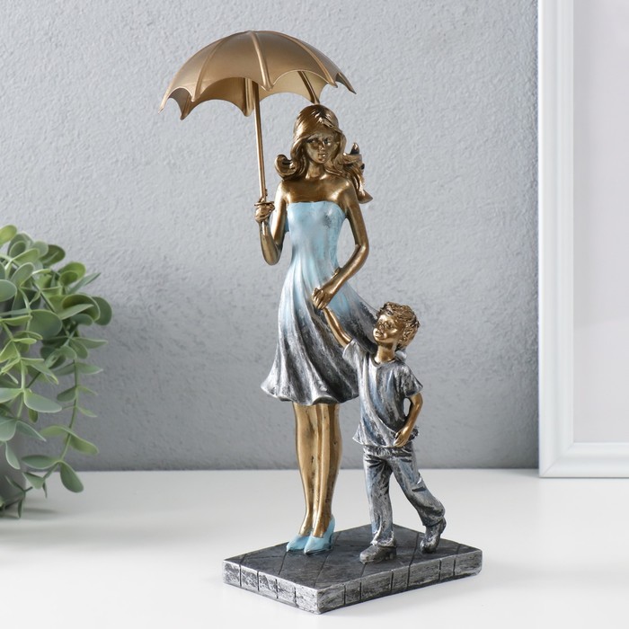 Сувенир полистоун "Мама с сыном на прогулке под зонтом" синий 28х11х8 см - Фото 1