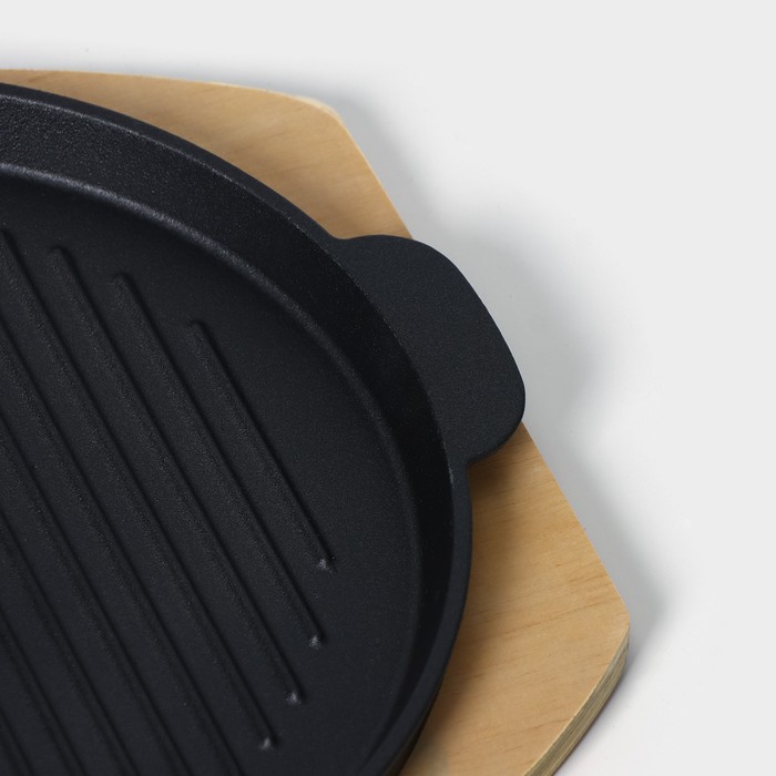 Сковорода чугунная на деревянной подставке «Круг. Гриль», 27,3×24 см, цвет чёрный - фото 1883197963