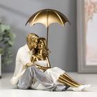 Сувенир полистоун романтика "Влюблённые целуются под зонтом" беж 18х10х18 см - фото 320094000
