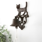 Колокол сувенирный чугун "Кот, гуляющий по крыше" 23,5х13,5х13 см - фото 9052085