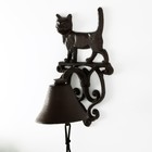 Колокол сувенирный чугун "Кот, гуляющий по крыше" 23,5х13,5х13 см - фото 9095974