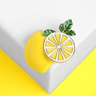 Брошь «Лимон» сочный, цветной в золоте - Фото 1