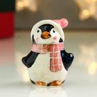 Сувенир керамика "Пингвин Лоло в розовом новогоднем колпаке и шарфике" 7х4,5х5,5 см - Фото 1