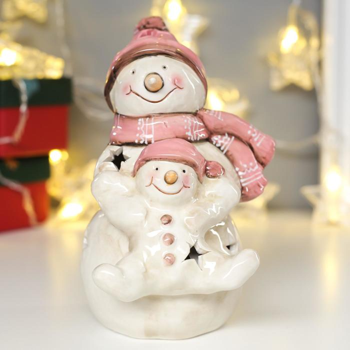 Сувенир керамика свет "Снеговик со снеговичком в розовых колпаках" 17,5х11х12,5 см - Фото 1