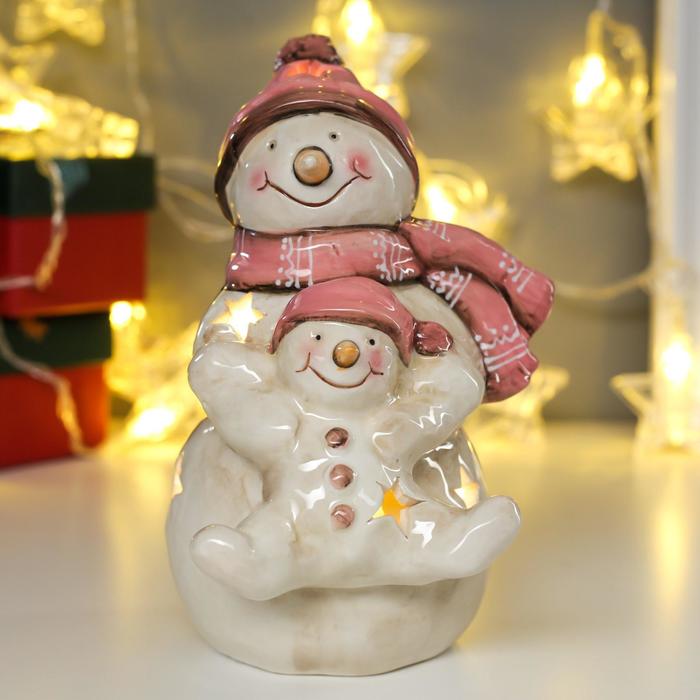 Сувенир керамика свет "Снеговик со снеговичком в розовых колпаках" 17,5х11х12,5 см - фото 1907126647