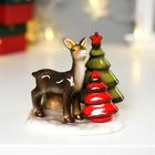 Сувенир керамика подсвечник "Оленёнок с ёлочками (зелёная и красная)" 11,8х9х11,8 см - Фото 2