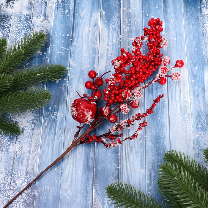 Еловая ветка декоративная «Зимнее волшебство. Очарование», с яблочком и ягодками, 30 см - Фото 1