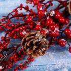 Еловая ветка декоративная «Зимнее волшебство. Очарование», шишки, замёрзшие ягоды, 35 см - Фото 2