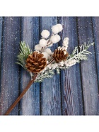 Еловая ветка декоративная «Зимнее волшебство. Очарование», белые ягоды, шишки, 24 см - Фото 4