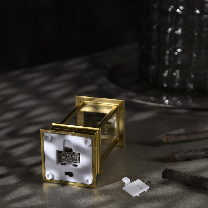 Светодиодная фигура «Золотистый фонарь со свечкой» 5.5 × 13 × 5.5 см, пластик, батарейки AG13х3, свечение тёплое белое - фото 1907129247