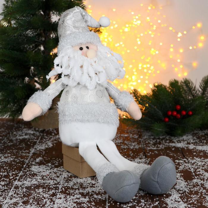 Мягкая игрушка "Дед Мороз в шапочке с кружочками-длинные ножки" 15х45 см, серебристо-белый - Фото 1