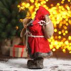 Дед Мороз "В красной шубке с мишкой" 16х30 см - фото 3706400