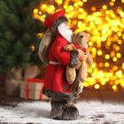 Дед Мороз "В красной шубке с мишкой" 30 см - Фото 4