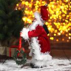 Дед Мороз "В красной шубке с новогодним венком" 16х30 см - фото 3706404