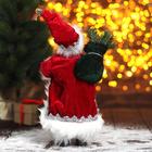Дед Мороз "В красной шубке с новогодним венком" 16х30 см - фото 3706405