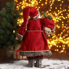 Дед Мороз "В красной шубке с фонариком" 45 см - Фото 3
