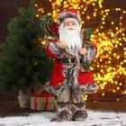 Дед Мороз "В красной шубке с лыжами и подарками" 45 см - фото 24217421