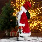 Дед Мороз "В красной шубке с новогодним венком" 24х45 см - фото 3706420
