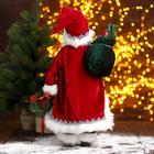 Дед Мороз "В красной шубке с новогодним венком" 24х45 см - Фото 3