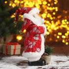 Дед Мороз "В красной шубке в ёлочках с подарками" двигается, 30 см - Фото 4