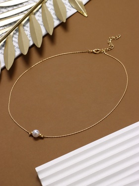 {{photo.Alt || photo.Description || 'Кулон на цепочке «Жемчужина», белый в золоте, 39 см'}}