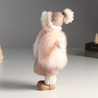 Кукла интерьерная "Малышка в меховом жилете и в шапке с помпоном" 27х9х12 см - Фото 4