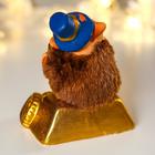 Сувенир керамика "Коровка в цилиндре, с золотыми монетами" меховой - фото 21107858