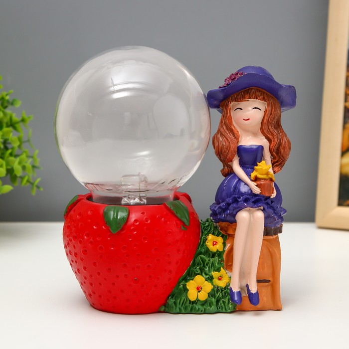 Плазменный шар "Девочка с клубничкой" 14х9х16 см RISALUX - фото 1887997965