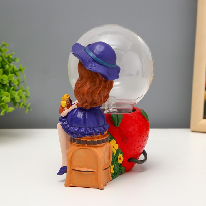Плазменный шар "Девочка с клубничкой" 14х9х16 см RISALUX - фото 1907129994