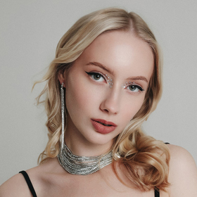 Серьги висячие со стразами "Капель" три нити, цвет белый в серебре