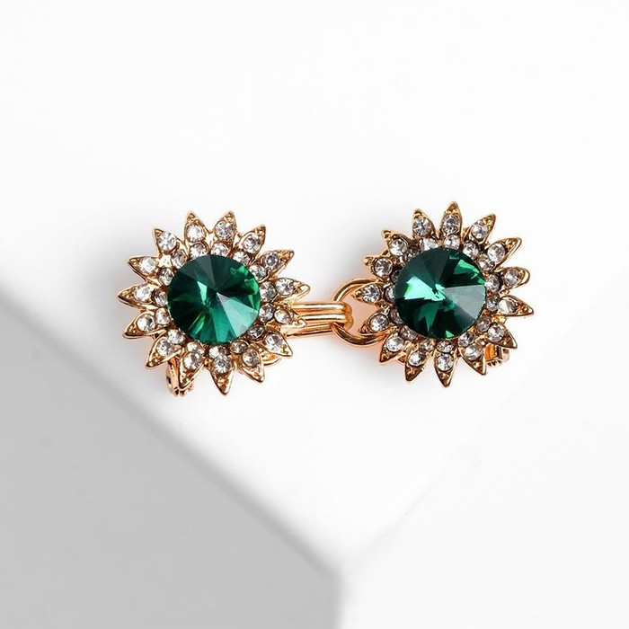 Зажим для кардигана «Омега», цвет бело-зелёный в золоте - Фото 1