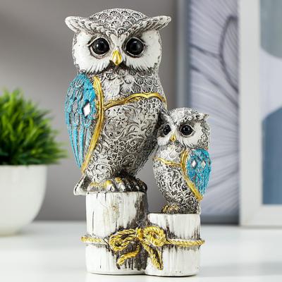 Фигурка полистоун «Серый филин с синими крыльями, с совёнком на пеньках», 16.8×9.5×5 см