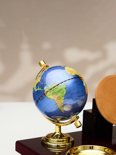 Набор настольный 6в1 (блок д/бумаг, подаст. д/печати, карандашница, часы, визитница,глобус)